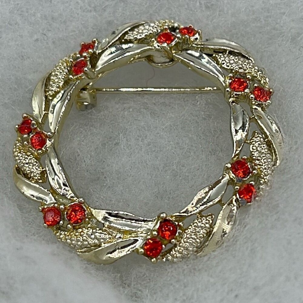 Vintage Gerry’s wreath brooch. Hallmarked.